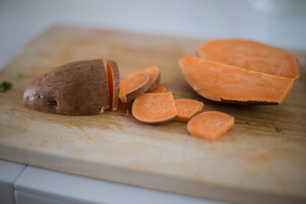 food-sweet-potatoes-wooden-89247.jpg
